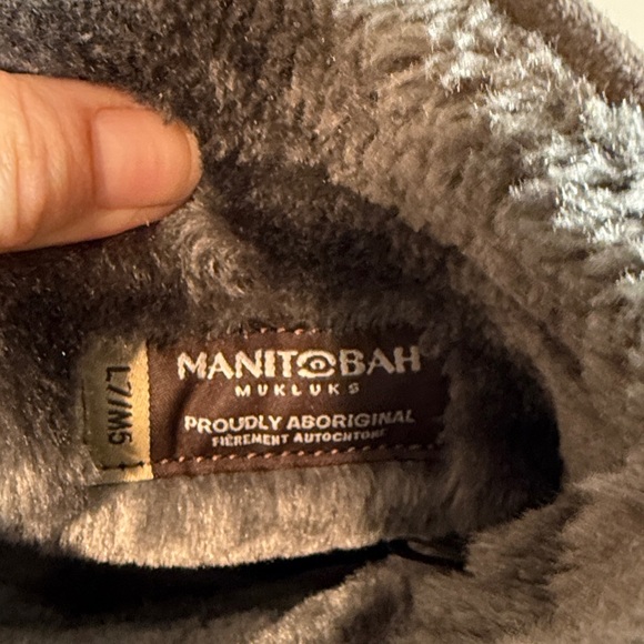 Manitobah Mukluks Gray and Fur Winter Boots - Picture 4 of 12